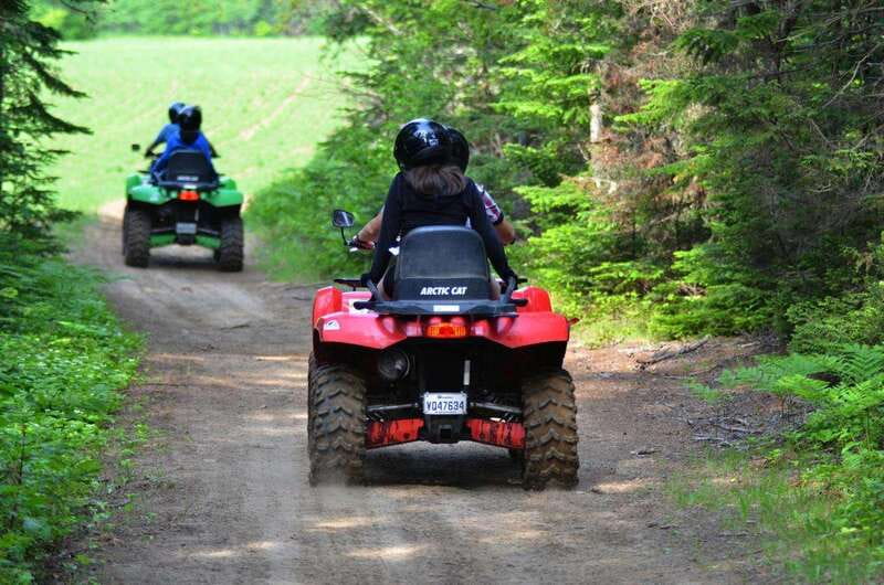 15 min. Tadoussac : Guided ATV tour excursion - Starting at Ferme 5 Étoiles in Sacré-Coeur