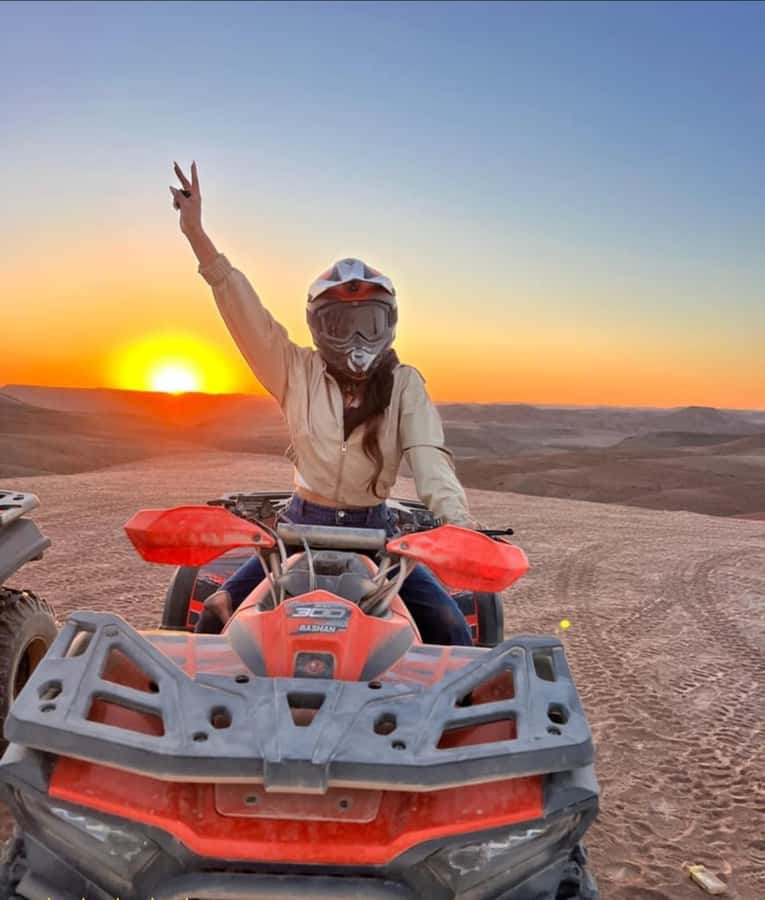 Agafay tour Quade Bike, Sunset and Romantic Dinner Show - Dinner in a tent at the desert camp