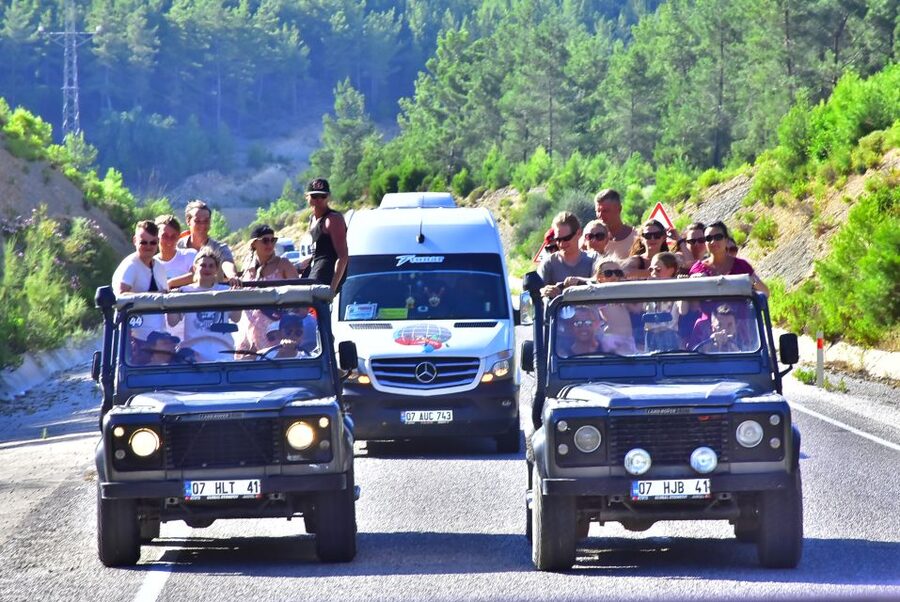 Alanya/Antalya: Buggy, Jeep, Rafting, & Zipline Tour + lunch - The first rafting section, swimming, and body rafting