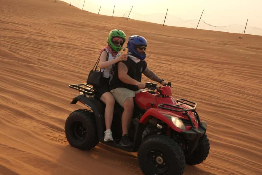 Dubai: Experience 60 Minutes Quad bike & BBQ Dinner - Camel riding and the falcon photo stop