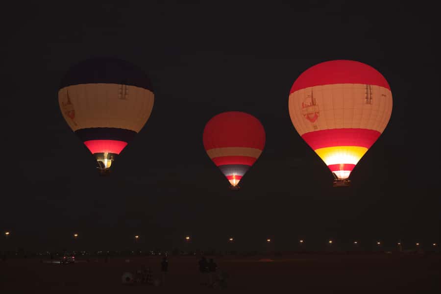 Dubai: Hot Air Balloon, Desert Safari, and Quad Biking Tour - Falconry and wildlife from the air