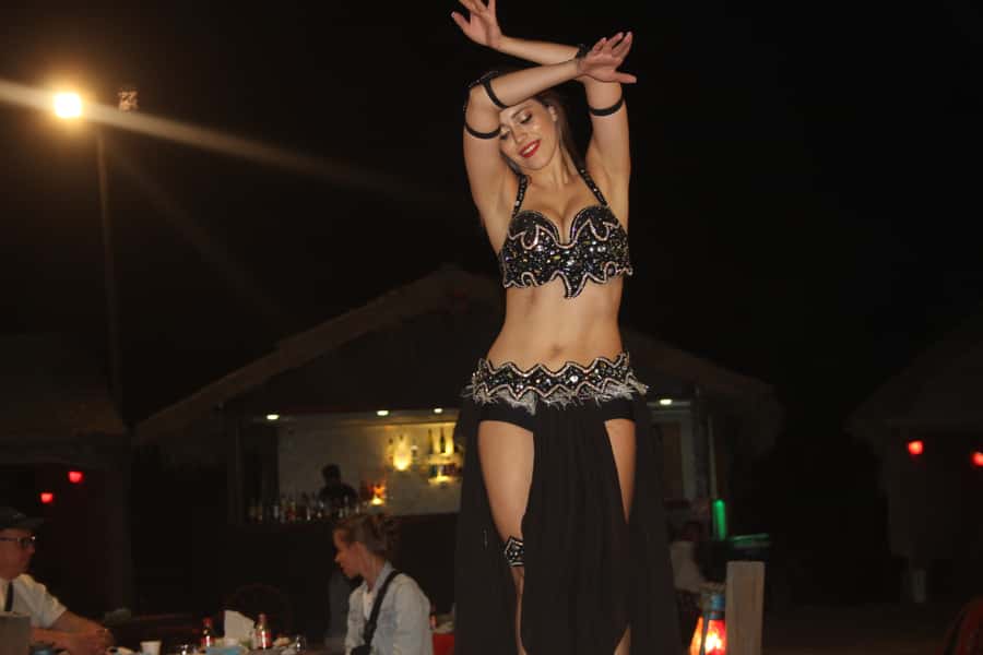 Dubai: Red Dune Desert, Dune Buggy Ride & BBQ Buffet Dinner - How the guides shape the day