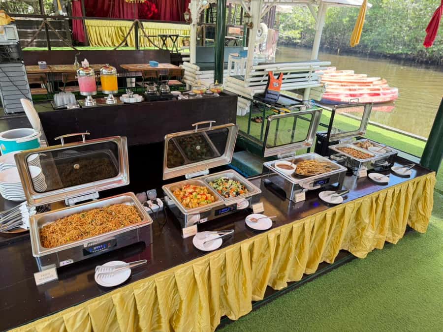 From Bali: Lembongan & Mangrove Buggy Tour with Buffet Lunch - Dream Beach offers a short taste of the coast