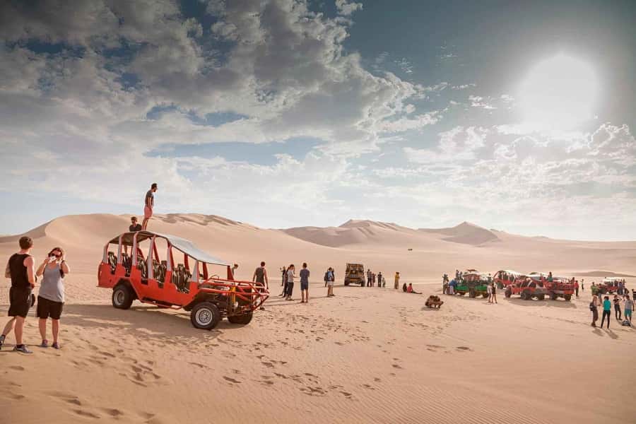 Huacachina: Buggy en las Dunas al Atardecer y Sandboarding - Why Huacachina works so well for this outing