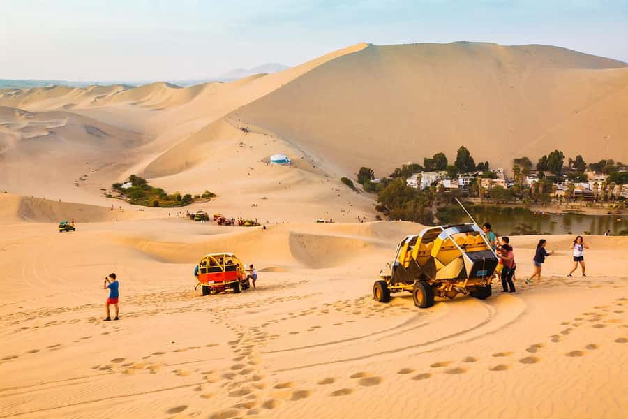 Huacachina: Buggy en las Dunas al Atardecer y Sandboarding - The dune buggy ride, with plenty of bumps