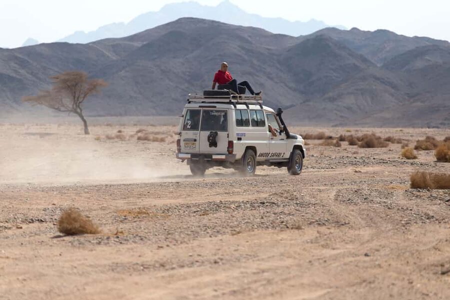 Hurghada: ATV Quad, Jeep and Buggy Safari with BBQ Dinner - The jeep ride sets the desert scene
