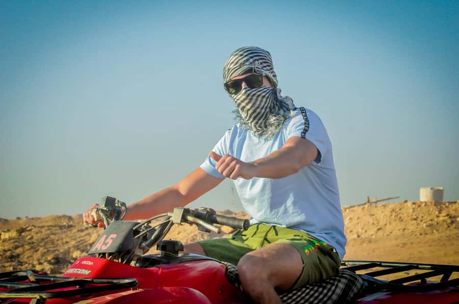 Hurghada: Quad Bike Tour of the Desert and Red Sea - Dinner, dancing, and stars after sunset