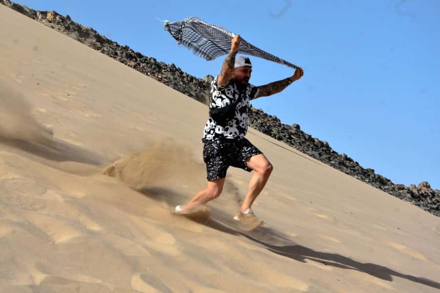 Hurghada: Red Sea Desert Quad Biking Tour & Sand Mountain - Reaching the sand mountain