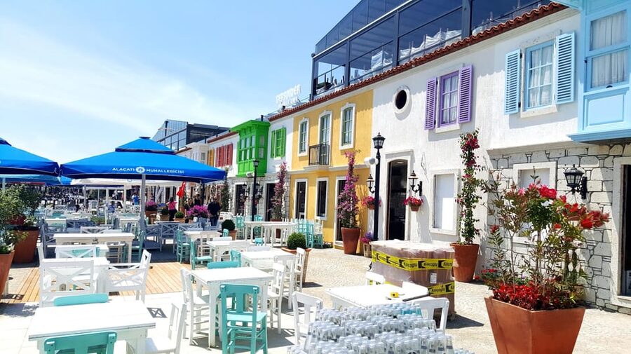 Istanbul: Sapanca Tour, Cable Car, Quad, & Zipline - Lunch beside the water breaks up the schedule