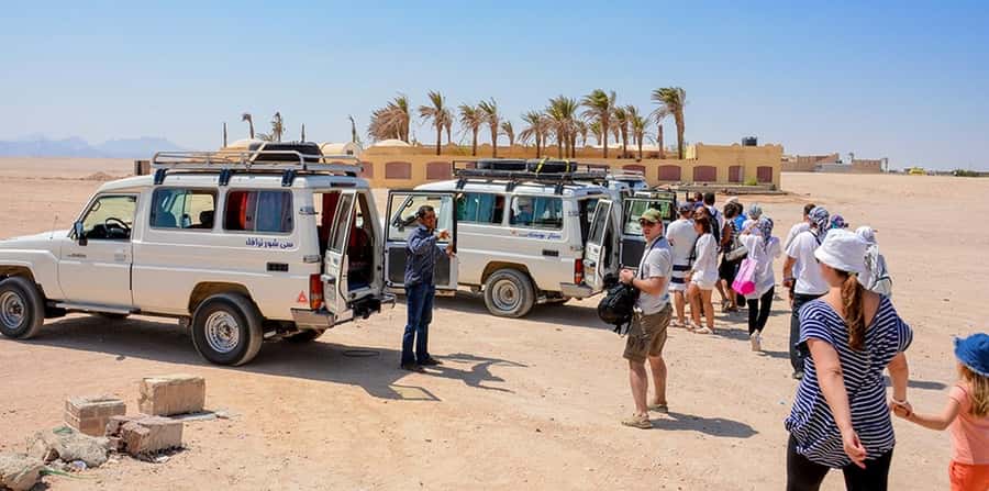 Makadi Bay: Mega Tour Jeep, ATV, Buggy, Camel, Dinner & Show - Seeing stars through a digital telescope