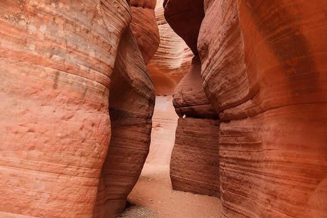 Peekaboo Slot Canyon UTV and Hiking Adventure - The UTV ride through sandy backcountry