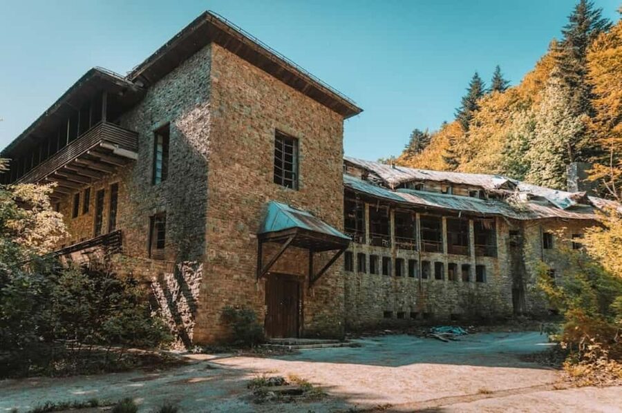 Plitvice Lakes National Park - Inspiration Buggy Tour - Villa Izvor, Tito’s secluded retreat