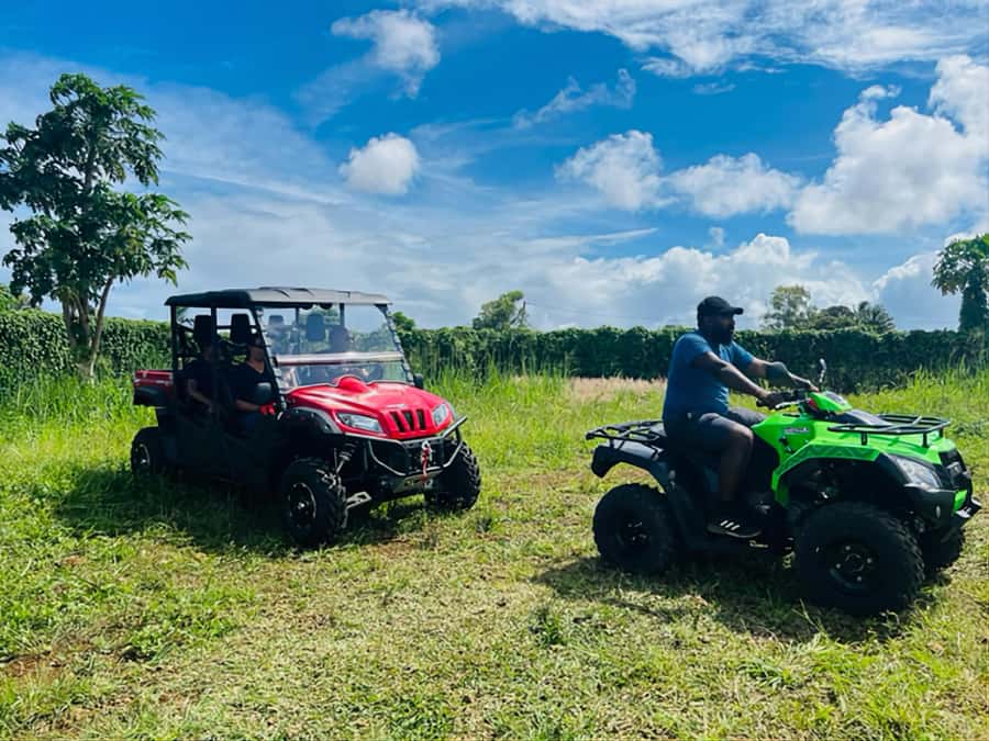 South Mauritius : Buggy Tour - Leaving the office for southern Mauritius