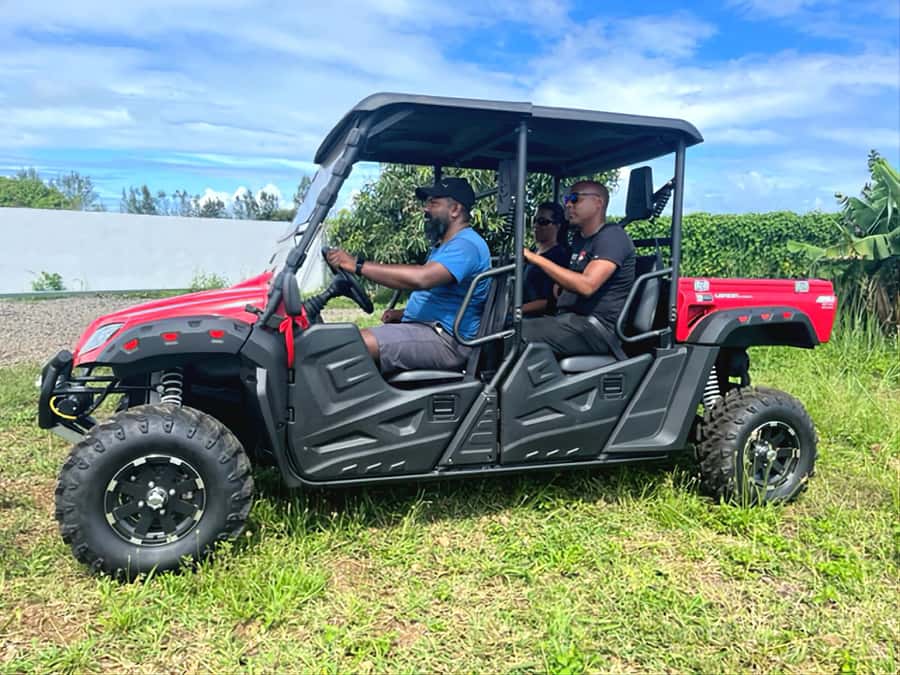 South Mauritius : Buggy Tour - The guide style: friendly help, limited explanation